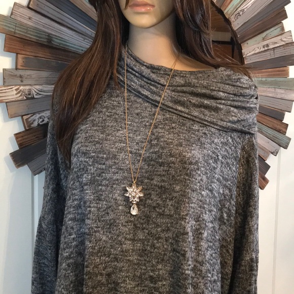 BATWING WITH AN ASYMMETRICAL BOTTOM - Picture 5 of 8